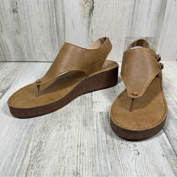 Journee Collection Mckell Tan Slip On Thong Wedge Platform Sandals #930 - Picture 2 of 11